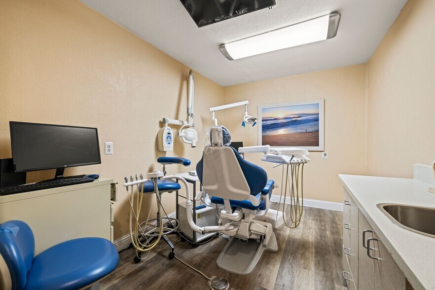 More Photos Of 7001 Greenback Ln, Citrus Heights Medical For Sale