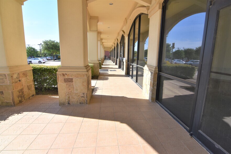 More Photos Of 5312 Park Springs Blvd, Arlington General Retail For Sale