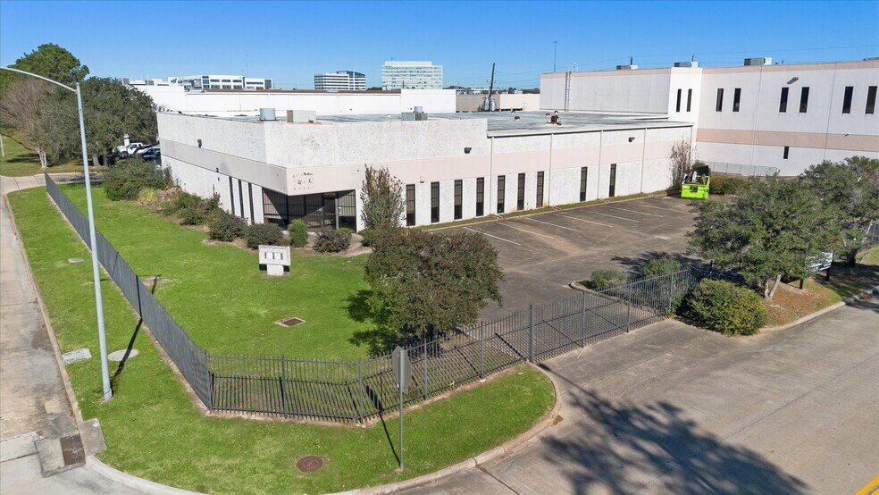More Photos Of 10770 Moss Ridge Rd, Houston Warehouse For Lease