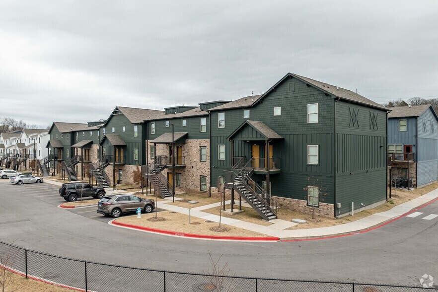 More Photos Of 1369 W Stadium Dr, Fayetteville Apartments For Lease