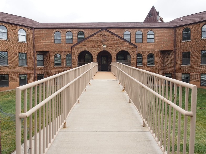 More Photos Of 329-331 S York Rd, Bensenville Daycare Center For Lease