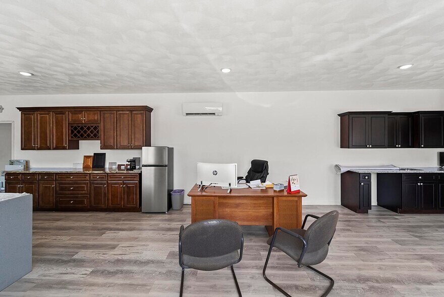 More Photos Of 9229 Beller Dr, Mascoutah Warehouse For Lease