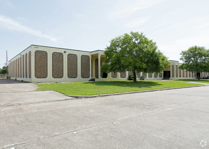 Primary Photo Of 10506 Kinghurst Dr, Houston Warehouse For Lease