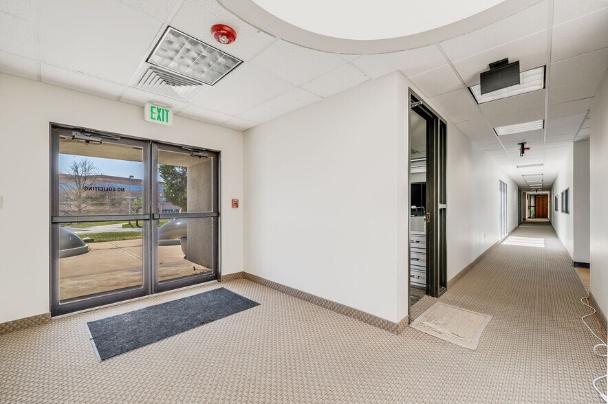 More Photos Of 21 Inverness Way E, Englewood Flex For Sale