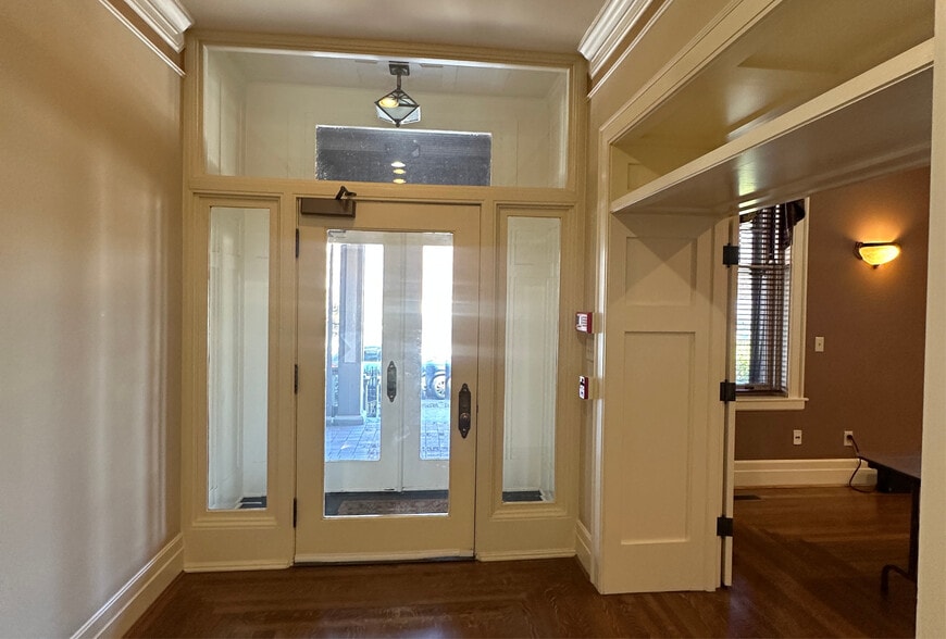 More Photos Of 211 Garrard St, Covington Loft Creative Space For Sale