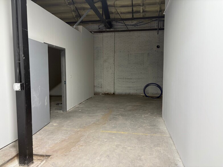 More Photos Of 1737 NW 5th St, Oklahoma City Warehouse For Lease