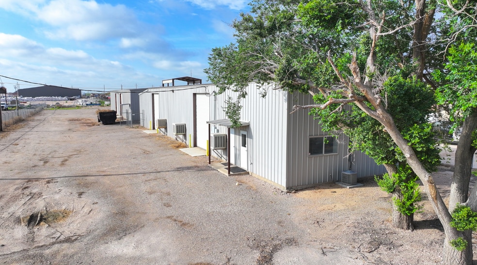 More Photos Of 12107 W County Road 129, Odessa Warehouse For Lease