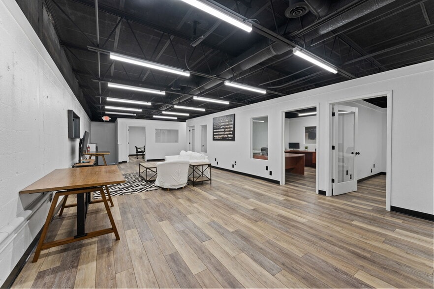 More Photos Of 7490 N 30th Ave, Saint Petersburg Showroom For Sale