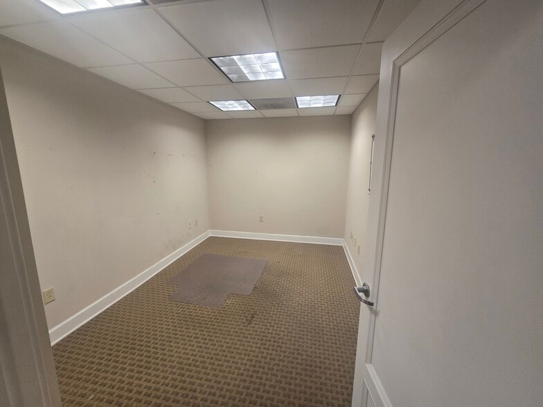 More Photos Of 4601 N Park Ave, Chevy Chase Apartments For Sale