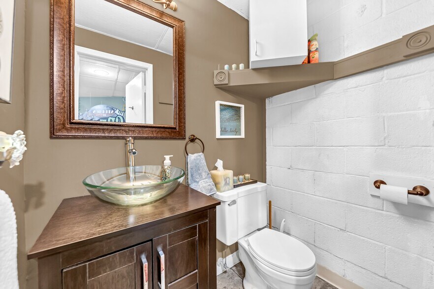 More Photos Of 6576 E Quaker St, Orchard Park Freestanding For Sale