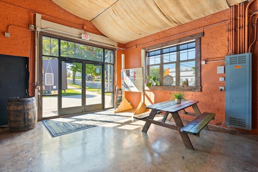 More Photos Of 1133 Indiana Ave, Sheboygan Storefront Retail Office For Lease