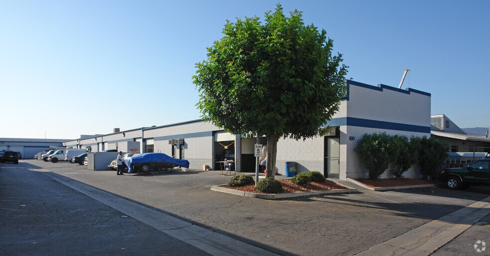 Primary Photo Of 820-830 Thompson Ave, Glendale Manufacturing For Lease