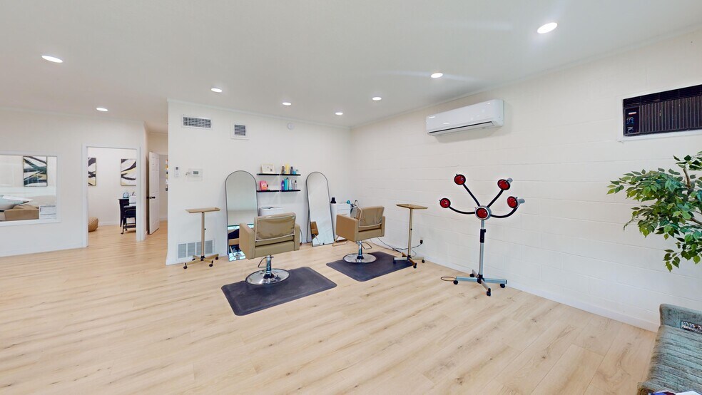 More Photos Of 1404 S Bridge St, Brady Loft Creative Space For Sale