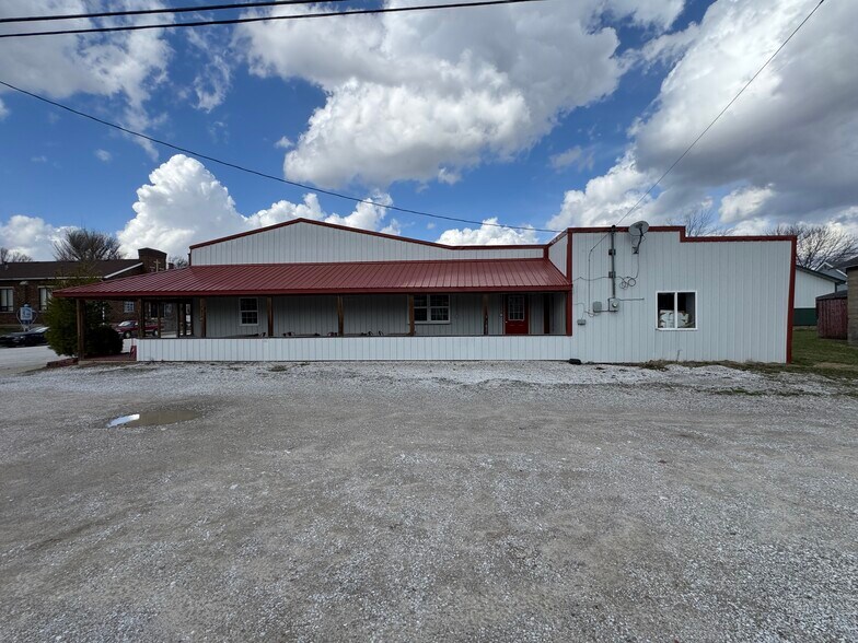 More Photos Of 18 N 4th St, Gosport Storefront Retail Office For Lease