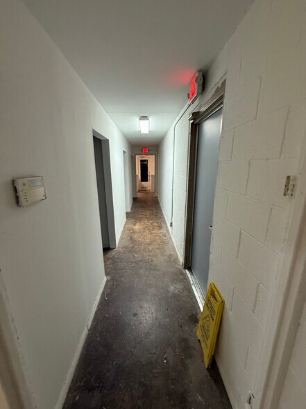 More Photos Of 409 S Kansas St, El Paso Freestanding For Lease