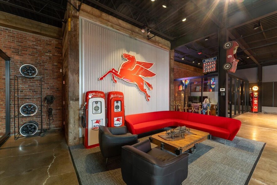 More Photos Of 85 Pine Hollow Rd, Oyster Bay Showroom For Lease