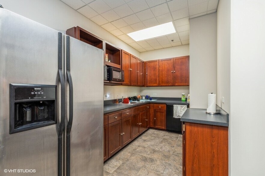 More Photos Of 1145 Mitchell Ct, Crystal Lake Flex For Sale