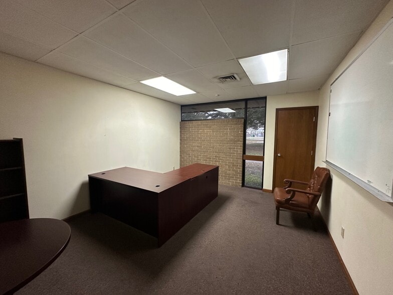 More Photos Of 401 Apollo Rd, Scott Distribution For Lease