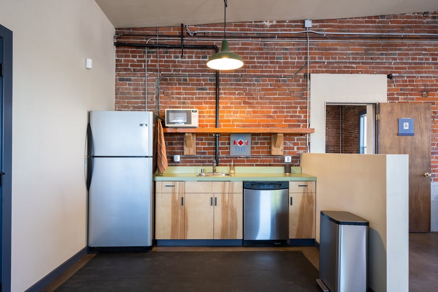 More Photos Of 429-431 E Sprague Ave, Spokane Freestanding For Lease
