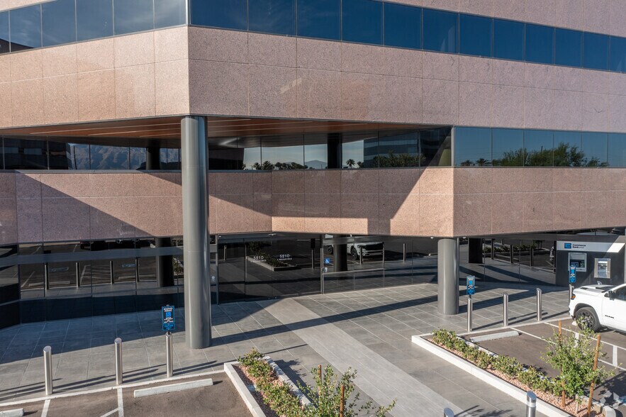 More Photos Of 5210 E Williams Cir, Tucson Office For Lease