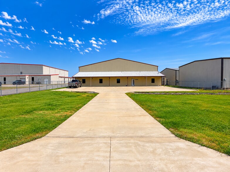 More Photos Of 2408 Airport Rd, Gainesville Airplane Hangar For Sale