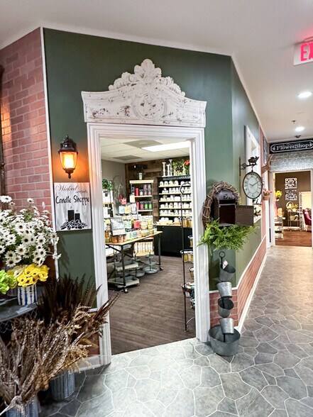 More Photos Of 540 Cortland Dr, Lake Zurich Storefront For Sale