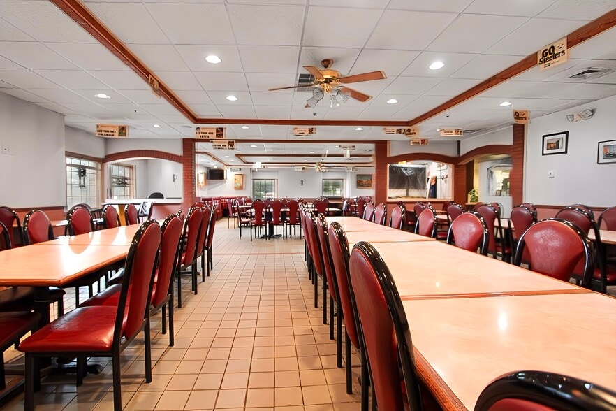 More Photos Of 377 S Center St, Windsor Locks Restaurant For Sale