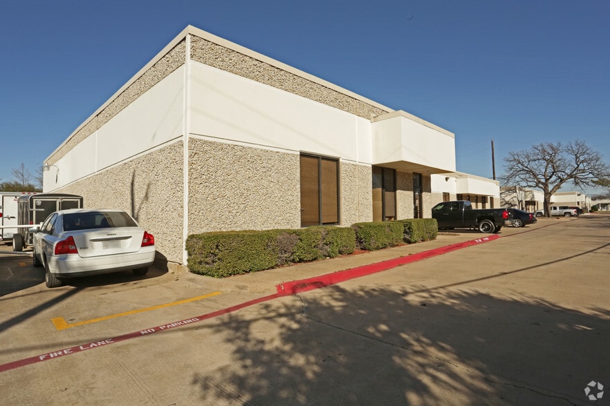 More Photos Of 11127 Shady Trl, Dallas Showroom For Sale