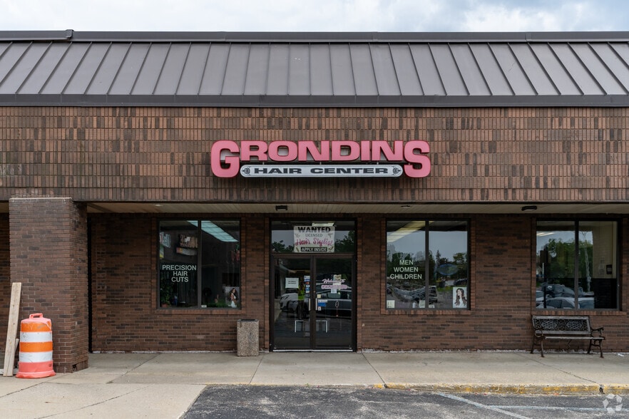 More Photos Of 11956-11972 N Saginaw St, Mount Morris General Retail For Sale
