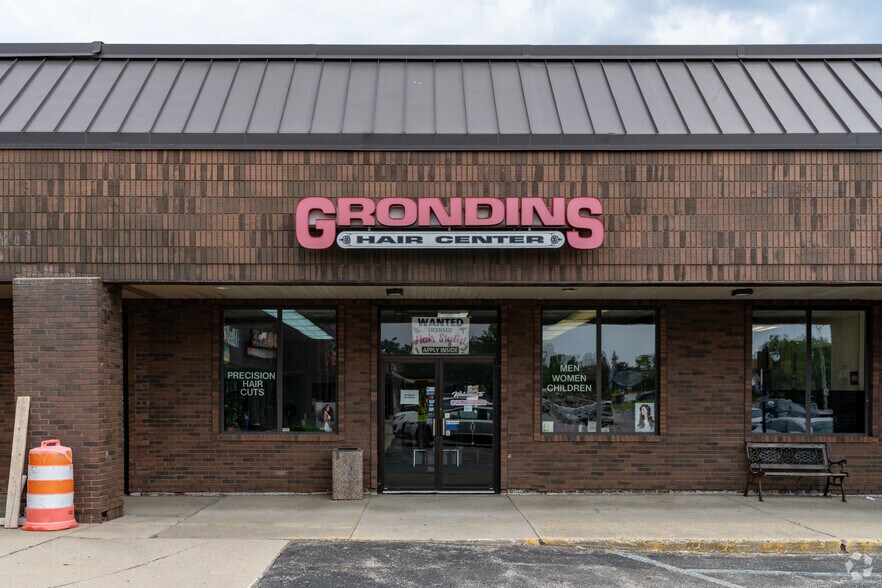 More Photos Of 11956-11972 N Saginaw St, Mount Morris General Retail For Lease