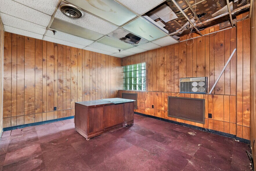 More Photos Of 8033 Bennett St, Pittsburgh Industrial For Sale