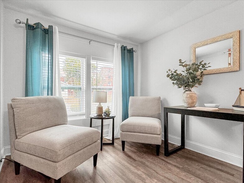 More Photos Of 1007 W Wright St, Pensacola Specialty For Sale