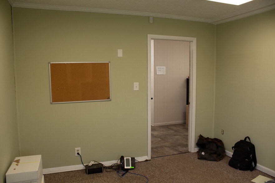 More Photos Of 645 Bellefontaine Ave, Marion Light Distribution For Sale