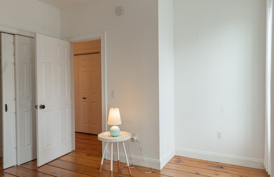 More Photos Of 72 Main St, Wiscasset Storefront Retail Residential For Sale