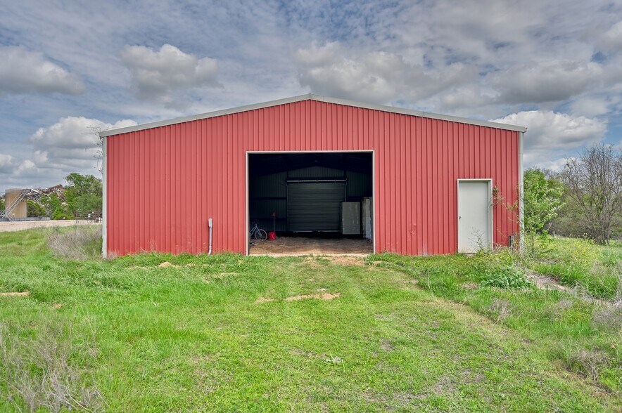 More Photos Of 1030 Dixie Rd, Brenham Land For Sale