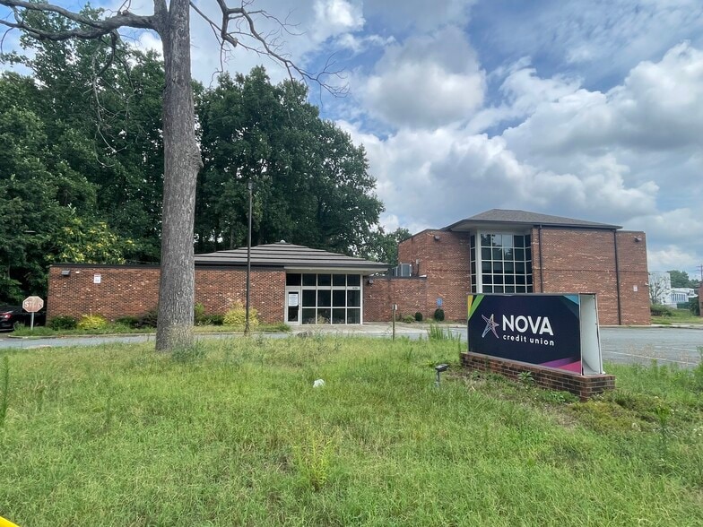 More Photos Of 635 Coliseum Dr, Winston-Salem Bank For Lease