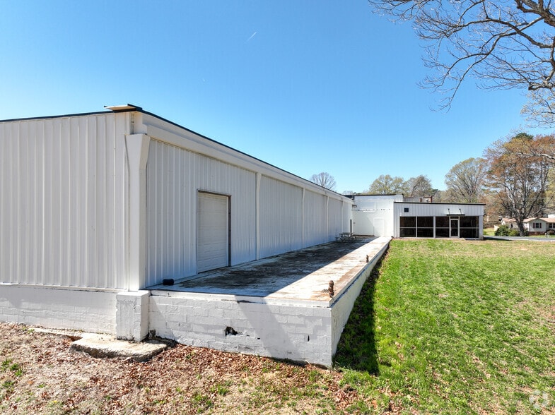 More Photos Of 414 N Meriah St, Landis Warehouse For Lease