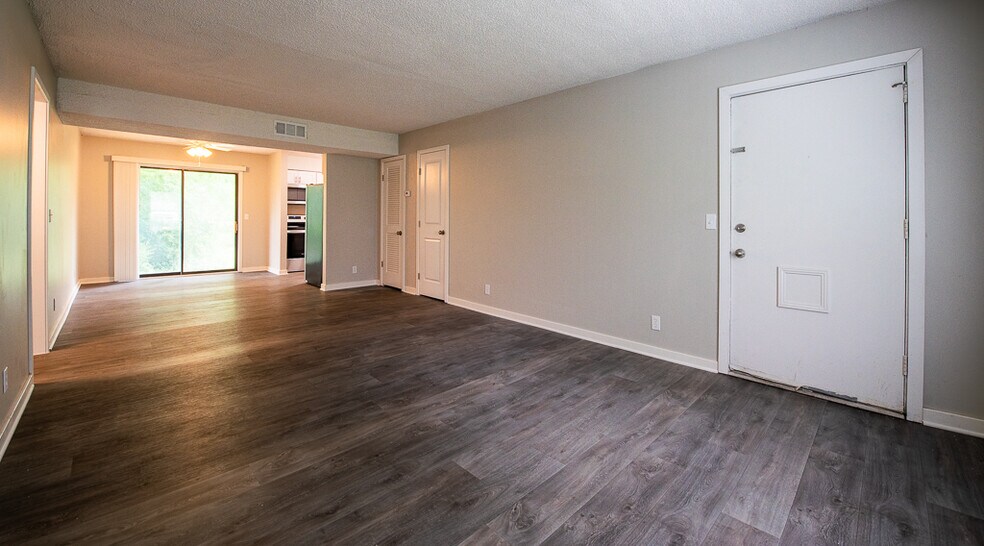More Photos Of 126 Walton Ferry Rd, Hendersonville Apartments For Sale