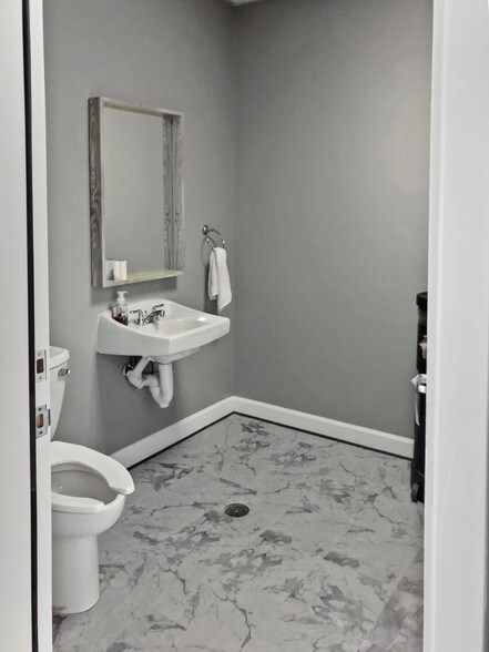 More Photos Of 102 E Walker St, League City Office For Sale