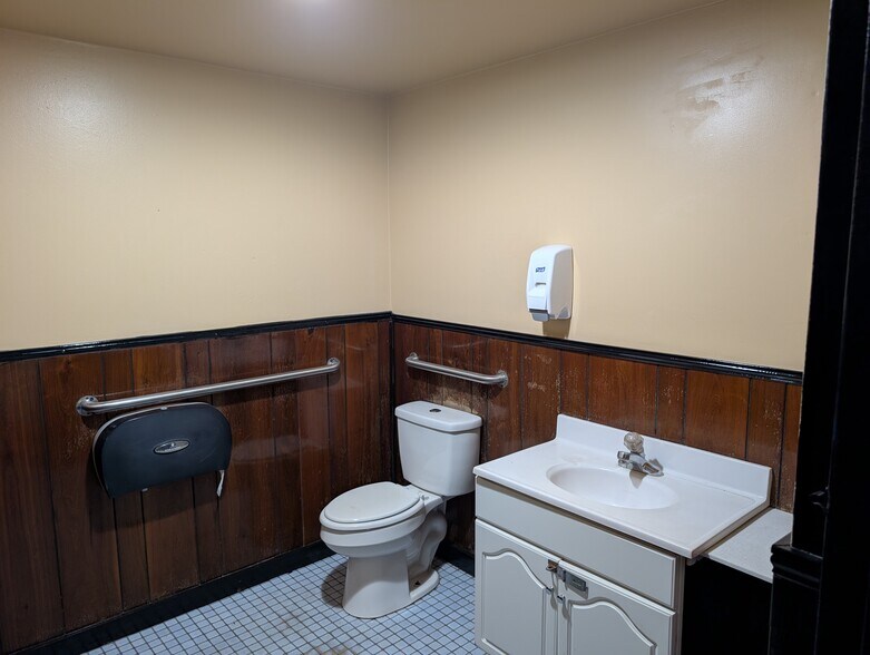 More Photos Of 367 Freedom Way, Jacksonville General Retail For Sale