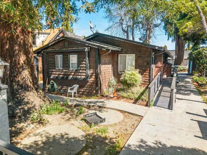 More Photos Of 22427 Montgomery St, Hayward Congregate Senior Housing For Sale