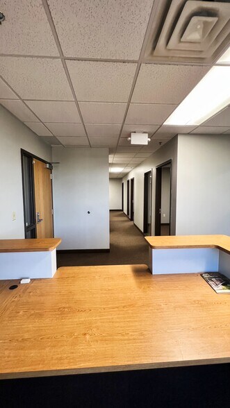 More Photos Of 2850 Cutters Grove Ave, Anoka Office For Lease