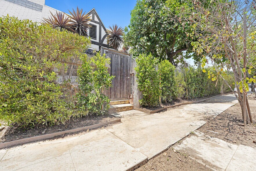 More Photos Of 4326 Gateway Ave, Los Angeles Apartments For Sale