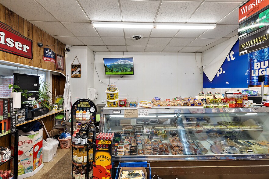 More Photos Of 3507 Palms Rd, Casco Drugstore For Sale