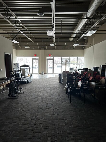 More Photos Of 1148-1166 Westowne Dr, Neenah Unknown For Lease