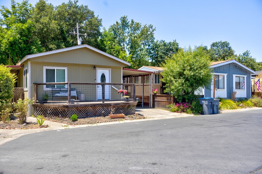 More Photos Of 5250 Whispering Creek Dr, Santa Rosa Manufactured Housing Mobile Home Park For Sale