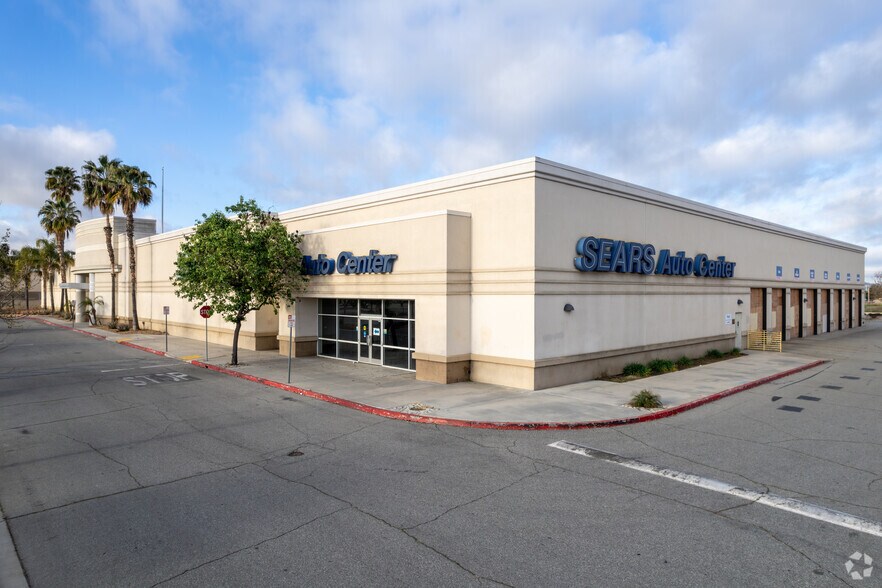 More Photos Of 2200 W Florida Ave, Hemet Department Store For Lease