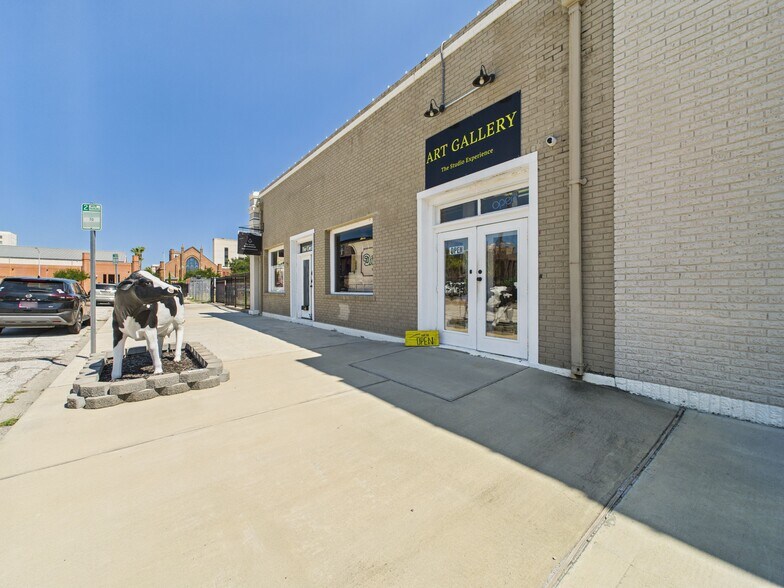 More Photos Of 2327 Winnie St, Galveston Freestanding For Sale