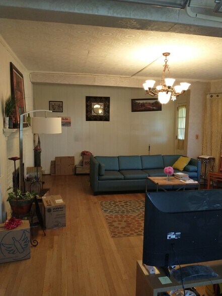 More Photos Of 2 Blue Hill Rd, Hancock Hotel For Sale