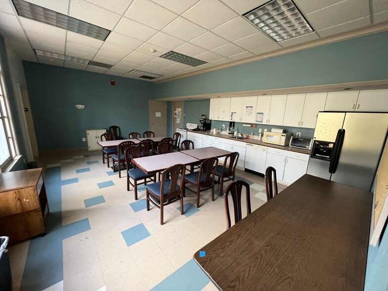 More Photos Of 8818 W Market St, Colfax Loft Creative Space For Lease